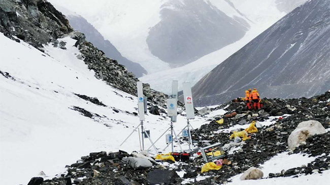 Huawei and China Mobile install 5G tower on Mount Everest
